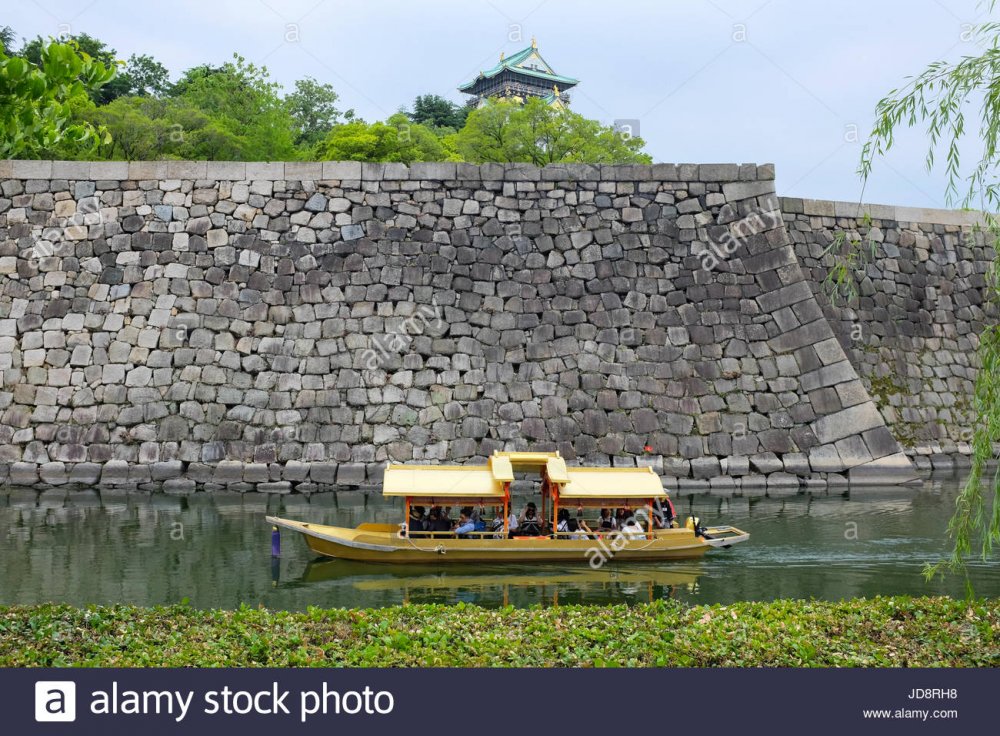 a-boat-taking-tourists-on-a-trip-on-the-moat-of-osaka-caslte-in-the-JD8RH8.jpg